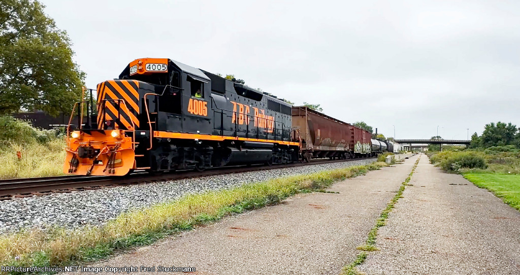 AB 4005 now has freight from Barberton for Brittain Yard.